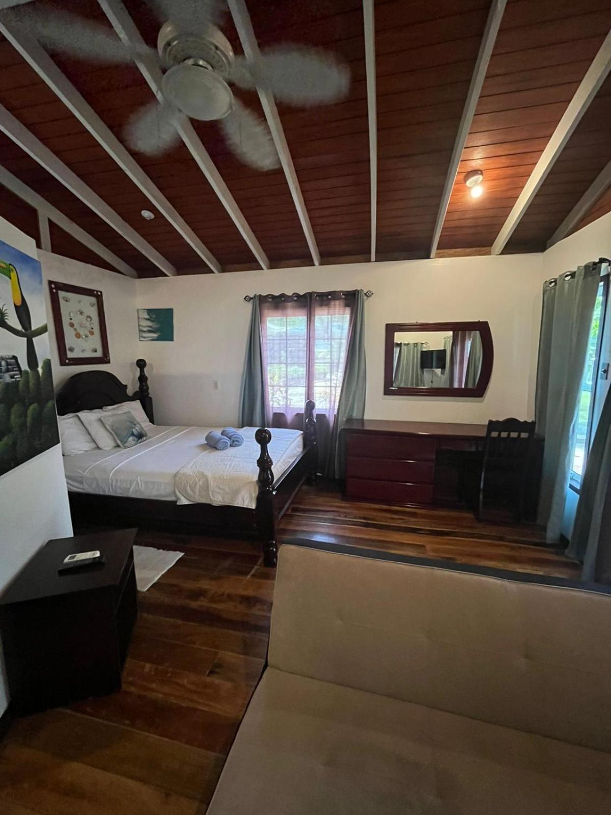 Seaside Chateau Resort Belize City Exteriér fotografie